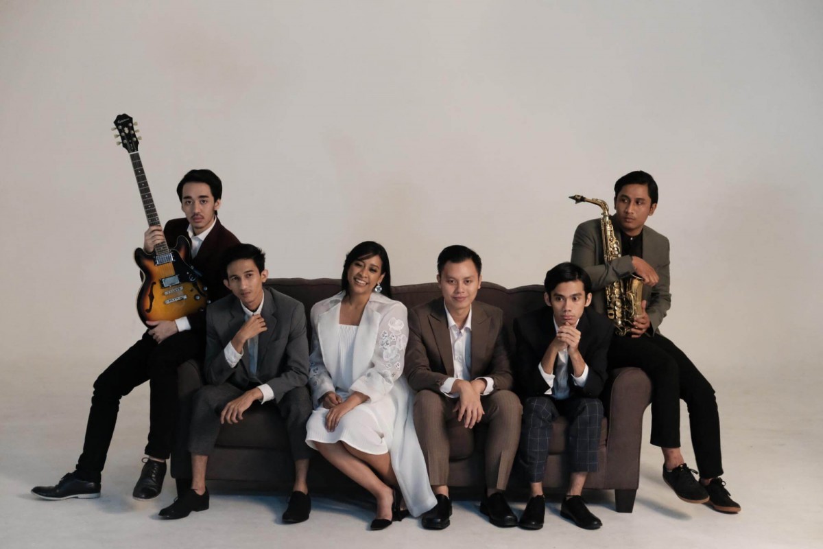 Konsep Formal Chic dengan warna earthy